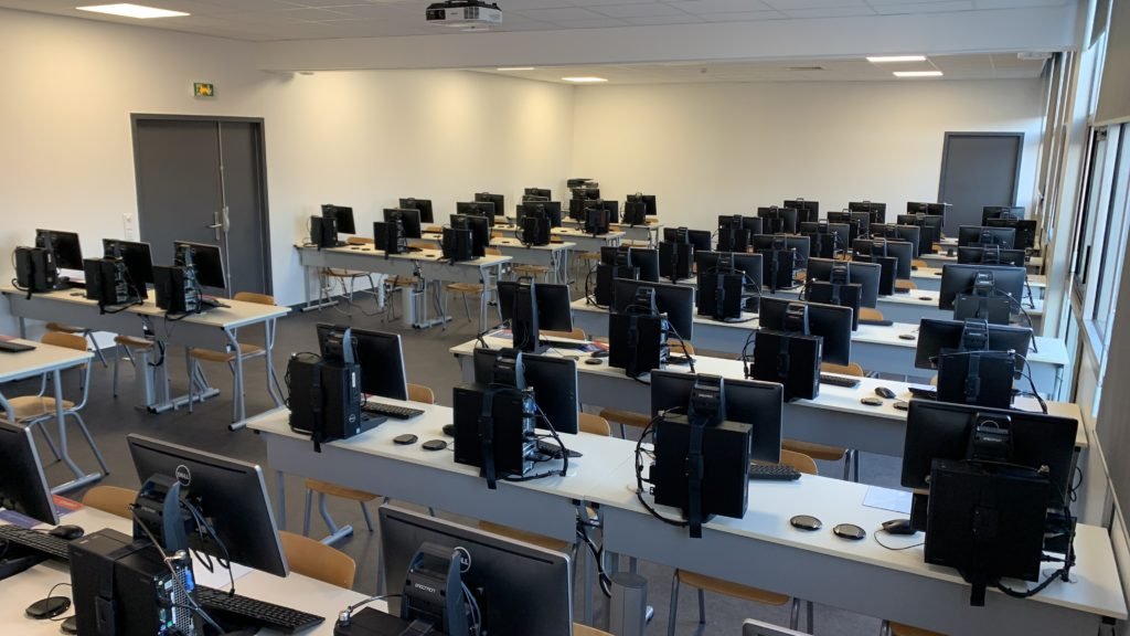 Construction d’une salle informatique, d’une bibliothèque et d’un laboratoire